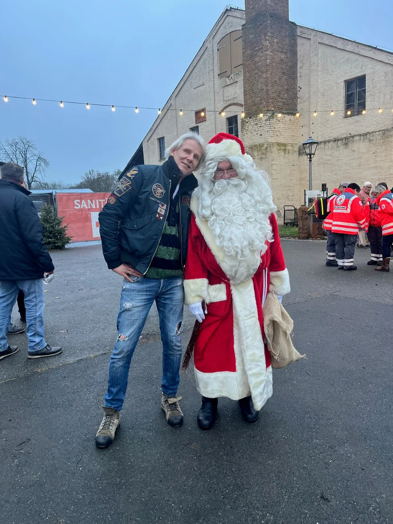 Karsten mit Weihnachtsmann