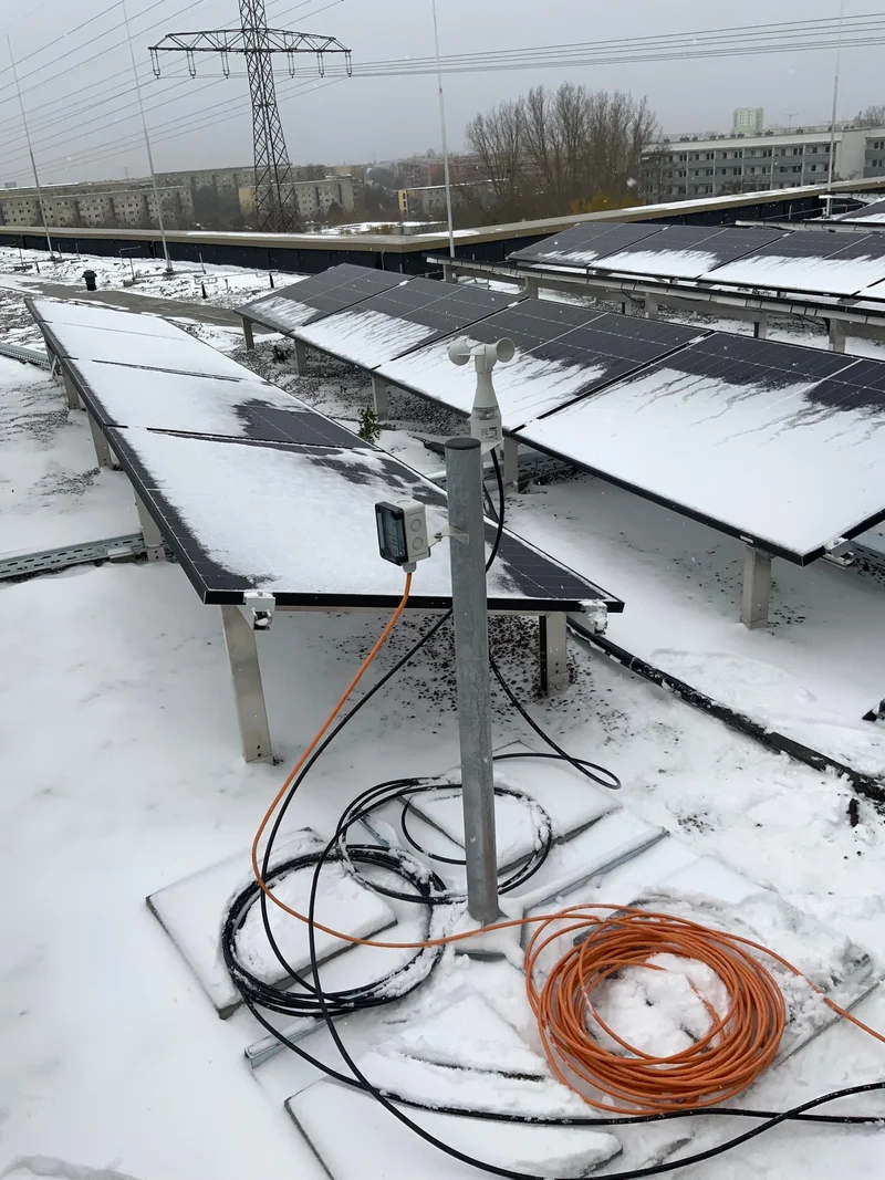 Solaranlage im Schnee