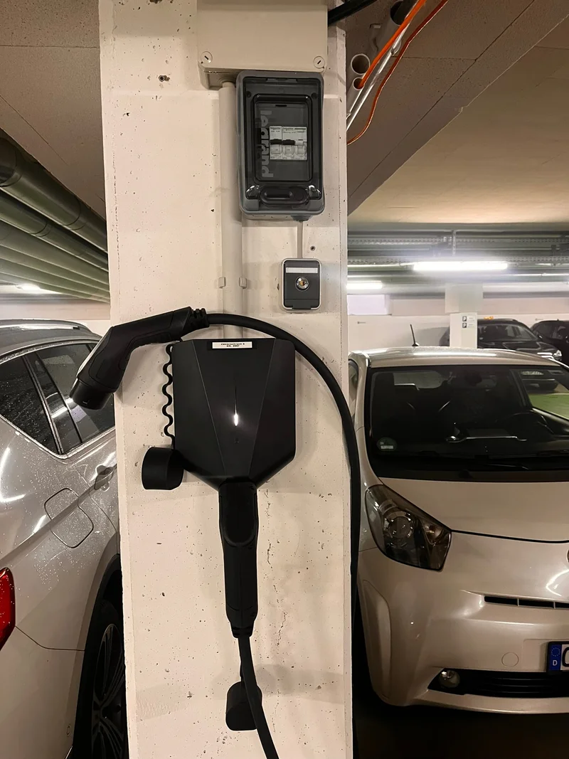Wallbox in einer Garage
